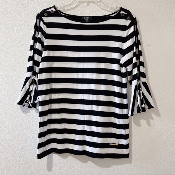 Academia Black Striped Top 🔲⚜️🤍 - Picture 2 of 7